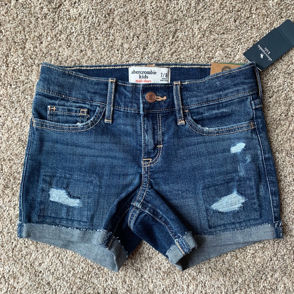 NWT. Abercrombie girls midi shorts.7/8